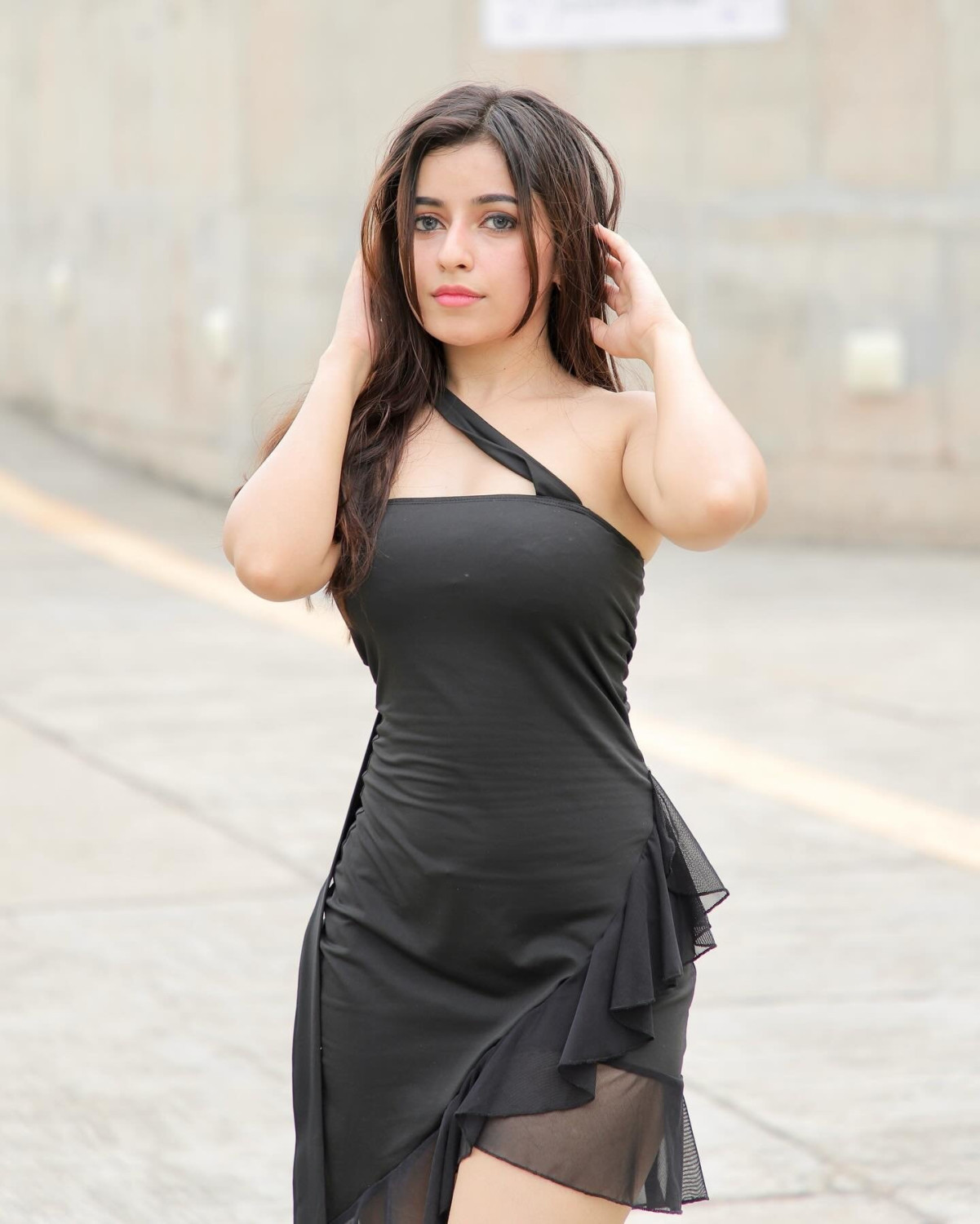 nidhi-hottest-model-in-dubai-0552639970-small-1