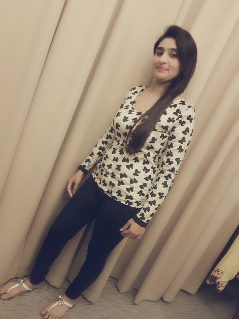 indian-call-girls-in-abudhabu-downtown-0557892756-small-3