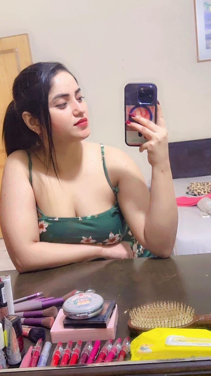 ridhima-independent-call-girl-dubai-0562071911-small-0