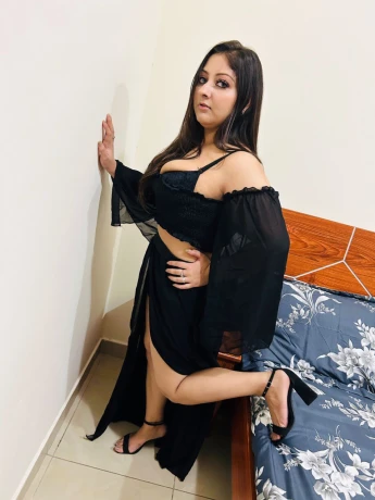 meera-busty-971508223907-big-0