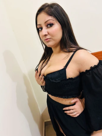 meera-busty-971508223907-big-0